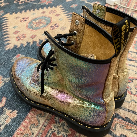 DR DOC MARTENS 1460 RAINBOW RAY Iridescent Leather Combat Boots Size 9 - Picture 3 of 5